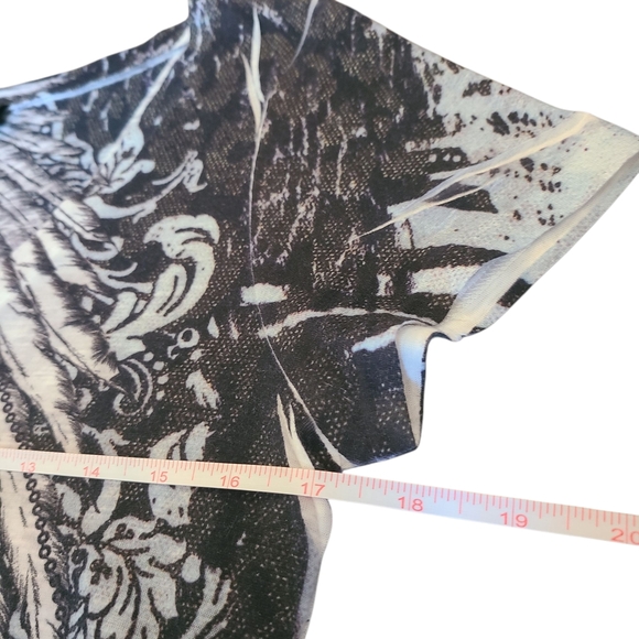 Daytrip By Buckle Women's Black and White Jewel Wing V-neck Fitted Graphic Top L - Picture 6 of 6